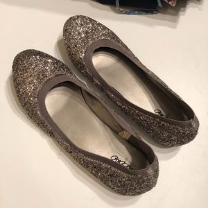 Gray/silver glitter ballet flat